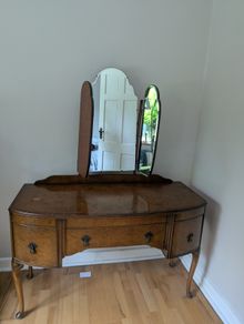 Bedroom vanity