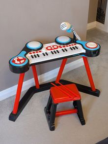 toy keyboard in excellent condition