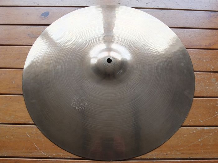 Paiste 2002 Black Label 18inch Med Crash Cymbal.