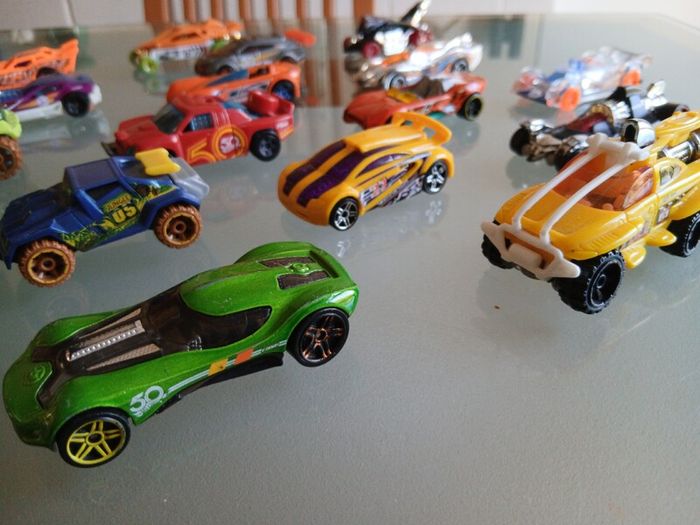 22 Hot Wheels Toy Cars Lot 1:64 Scale