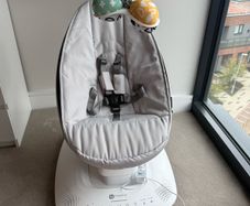 MamaRoo 5 baby swing