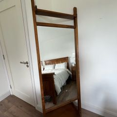 Bed lockers and mirror