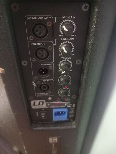 LD systems LAX8D desk and speakers