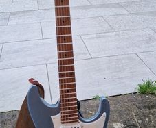 Ibanez AZ2204-ICM Prestige (Ice Blue Metallic)