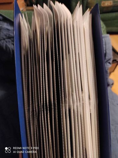Stamp album UK's Presentation packs x 100