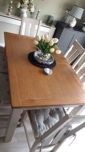 Dining table & 6 chairs
