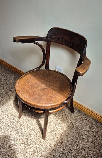 Antique Mundus Bentwood Carver Armchair c. 1919-1922