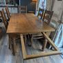 Extendable table and  6 chairs. Image 2