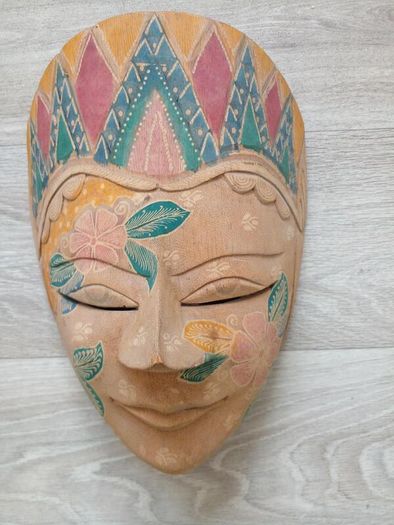 Vintage Rare Find Indonesian Carved Balsa Wood Mask.