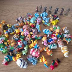 Old Kinders toys   lot