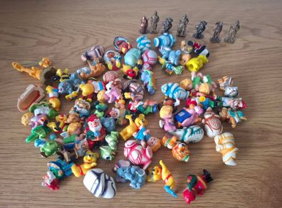 Old Kinders toys   lot