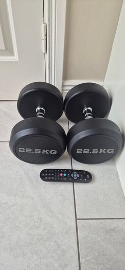 brand new 2x22.5kilo dumbbell weight set