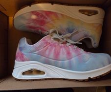 Skechers