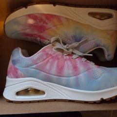 Skechers