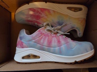 Skechers