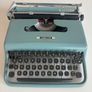 Olivetti Lettera 22 typewriter Image 2