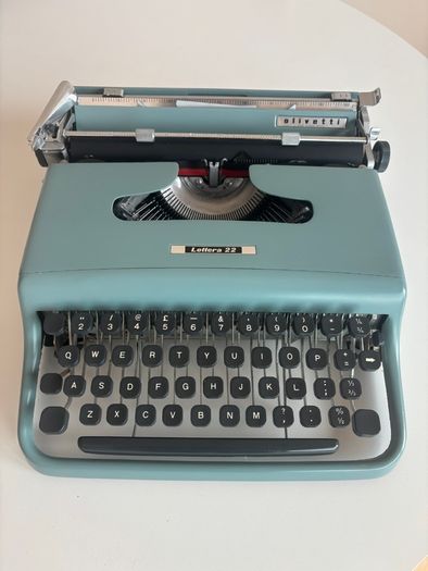 Olivetti Lettera 22 typewriter