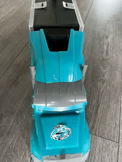 Hot wheels truck