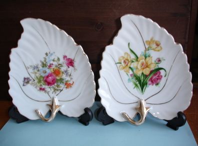 Two Vintage Trinket Dish  Leaf  Shape Plates  Japan ca 1900s