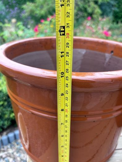 Set of 2 garden pots
