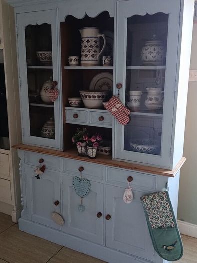 solid kitchen dresser delivery arranged