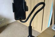 Flexible gooseneck phone holder