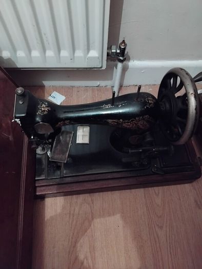 Vintage Sewing Singer machine