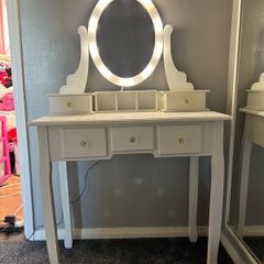 Vanity dresser with light up mirror