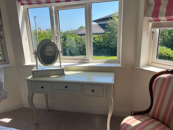 Dressing table