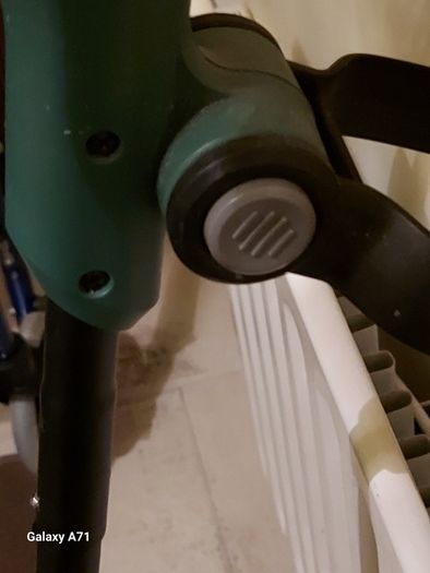 Bosch Easy 23cm Garden Strimmer in very good condition