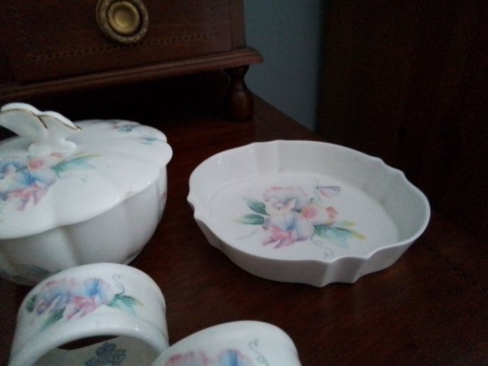 Aynsley "Sweetheart" Pieces