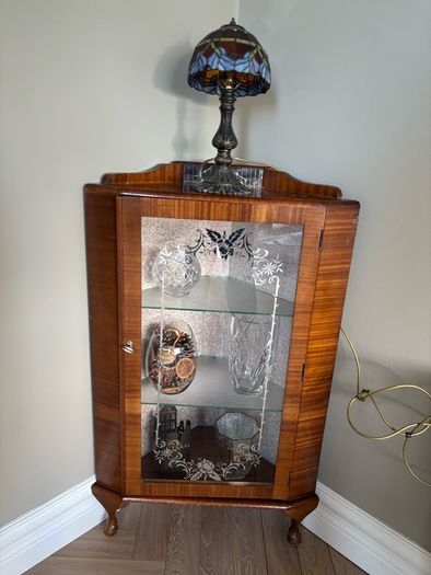 corner cabinet