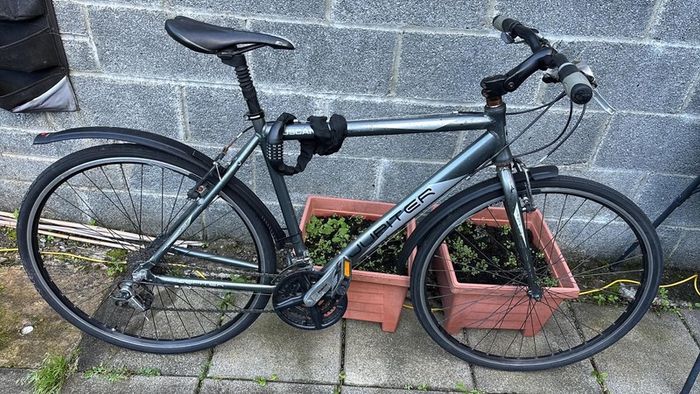 Jupiter Tuscan hybrid bike with lock