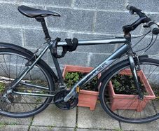 Jupiter Tuscan hybrid bike with lock