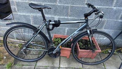 Jupiter Tuscan hybrid bike with lock