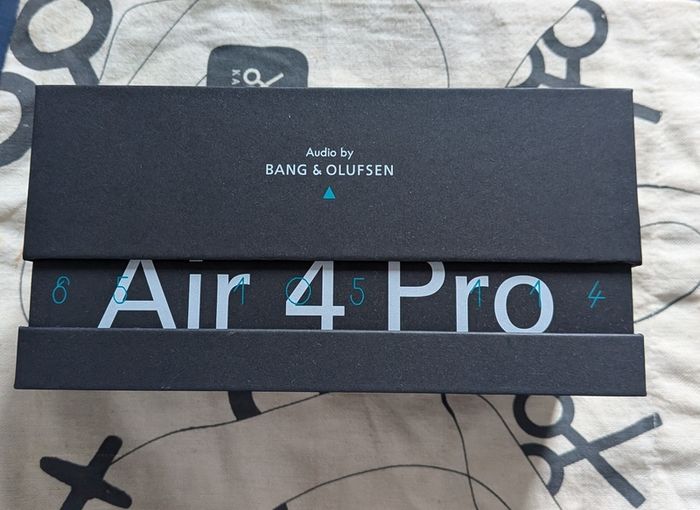 Rayneo Air 4 Pro Smart Glasses - Brand new - Price firm