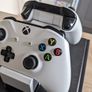 2 Xbox One controllers with charging station Image 4