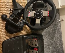 Logitech G27 Racing Wheel + Padal & Shift (PC/PS2/PS3)