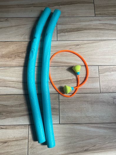 Kids Swimming Aids - Noodles and underwater tunnel