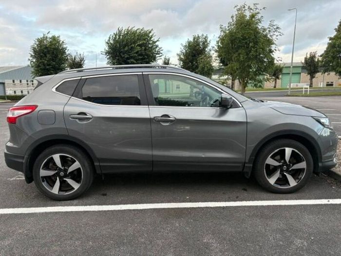 Nissan Qashqai 1.2 SV CVT Premium  Automatic 2017