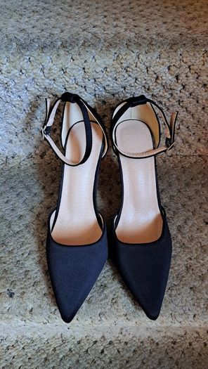 Closed Toe Black Heels...size 4