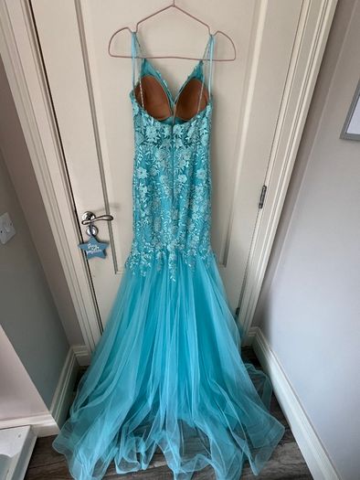 Gorgeous Debs dress (size 6-8)--Worn only once!