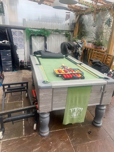 Pool table