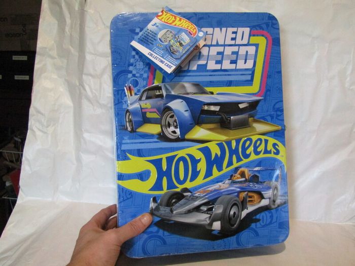 Hot Wheels Designed For Speed Storage Tin Brand New Sealed Hot Wheels metal storage carrying case for up to 50 cars