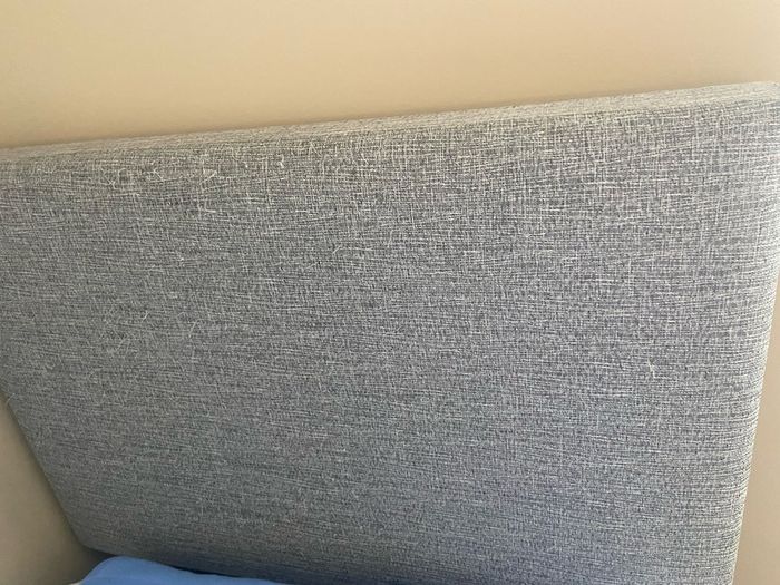 single bed,headboard,mattress