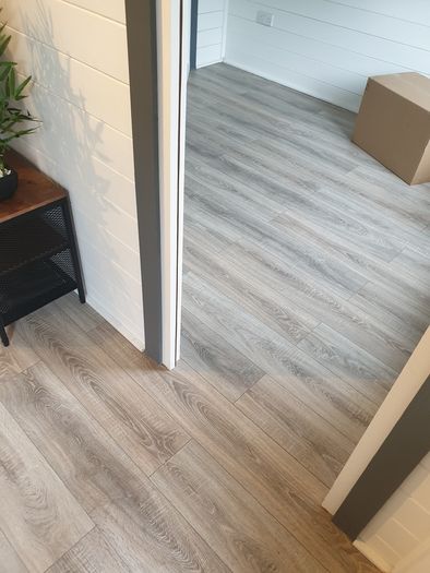 Laminate flooring service