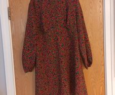 Primark  Dress.    S.16  NEW - No Tag.