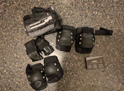 skating pads - small