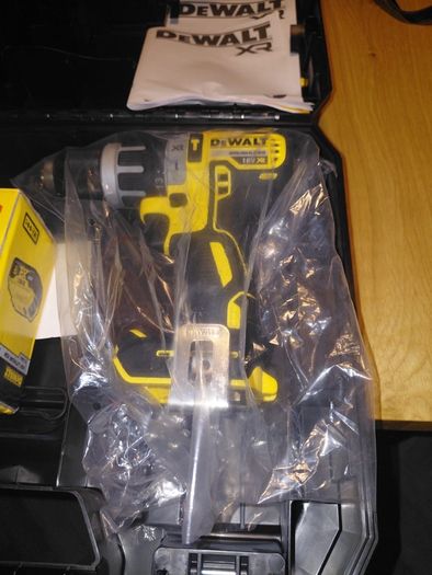 DeWalt DCD796N 18V XR Brushless Combi Drill with 5.0Ah Battery