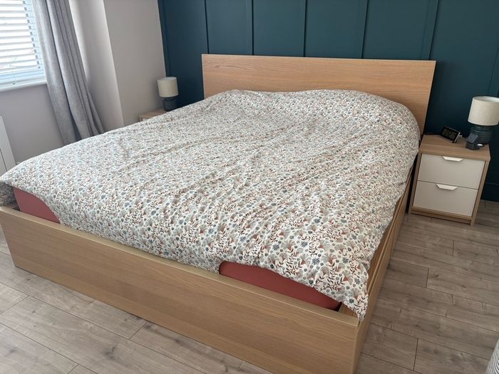 Bedroom set (bed + bedside tables + chest of drawers)